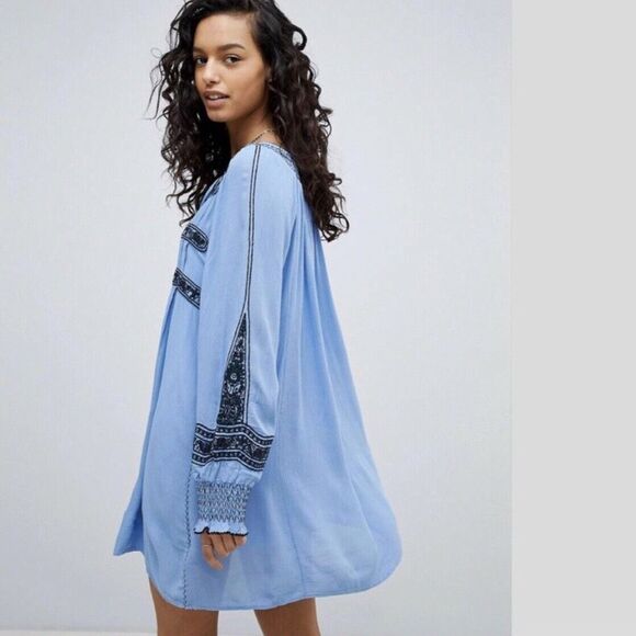 Free People Sz L Wind Willow oversized embroidered shirred mini dress boho blue - Picture 2 of 11
